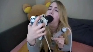 Horsecock Vibrator Facefuck